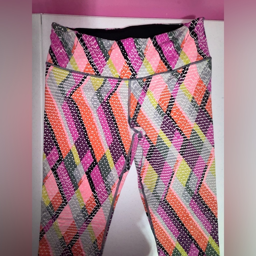 Colorful Geometric Patterned Leggings - Picture 2 of 9